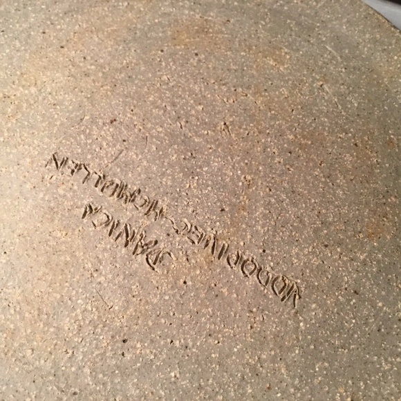 Danica Pottery Casserole Serving Round Dish With Lid 7 in diam x 1.75 in Deep - Picture 6 of 7